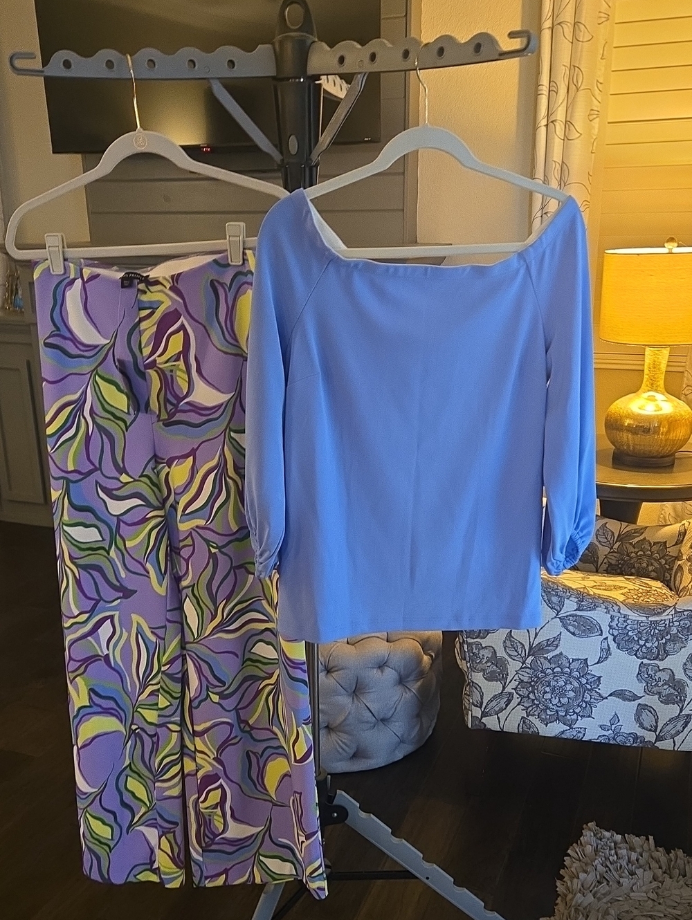 Boston Proper Travel Women's Lavender Solid Top and Purple Printed Pant Set